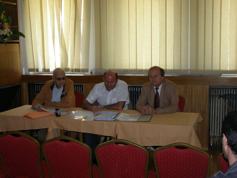 Prvý oficiálny výbor spoločnosti, 12. jún 2008. Zľava Pavel König, Branislav Delej a Zdenko Kríž.